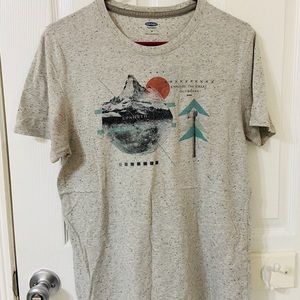 Old navy men’s graphic tee